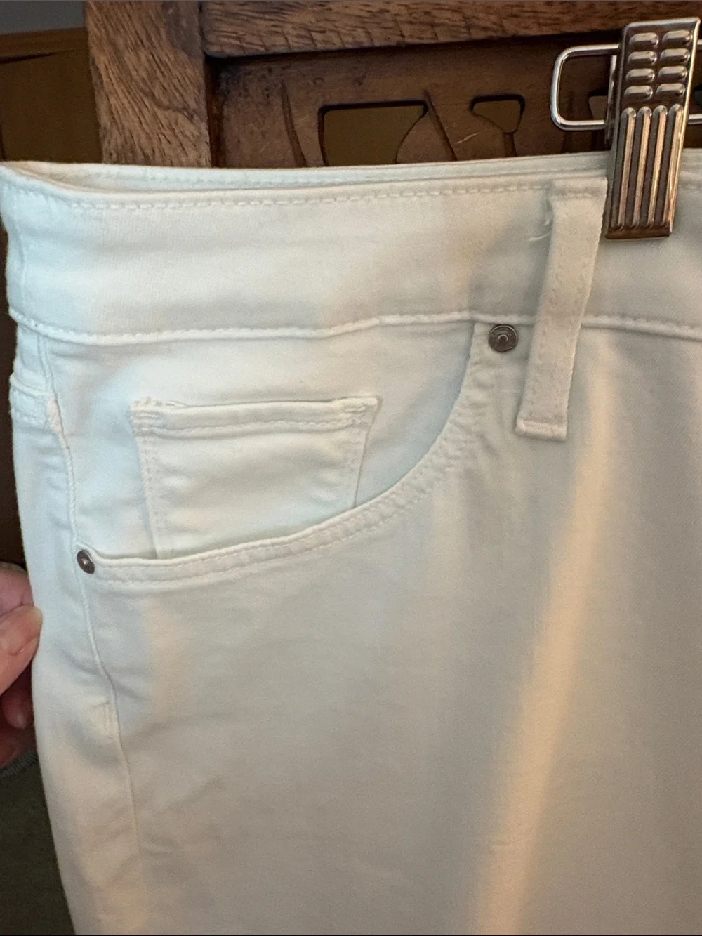 Chico's White Ankle-Length Capri Jeans  Frayed